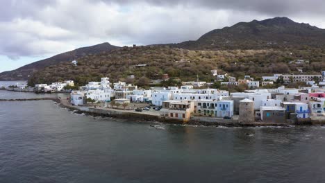 Mandraki-Stadt-Auf-Der-Insel-Nisyros-An-Einem-Bewölkten-Tag