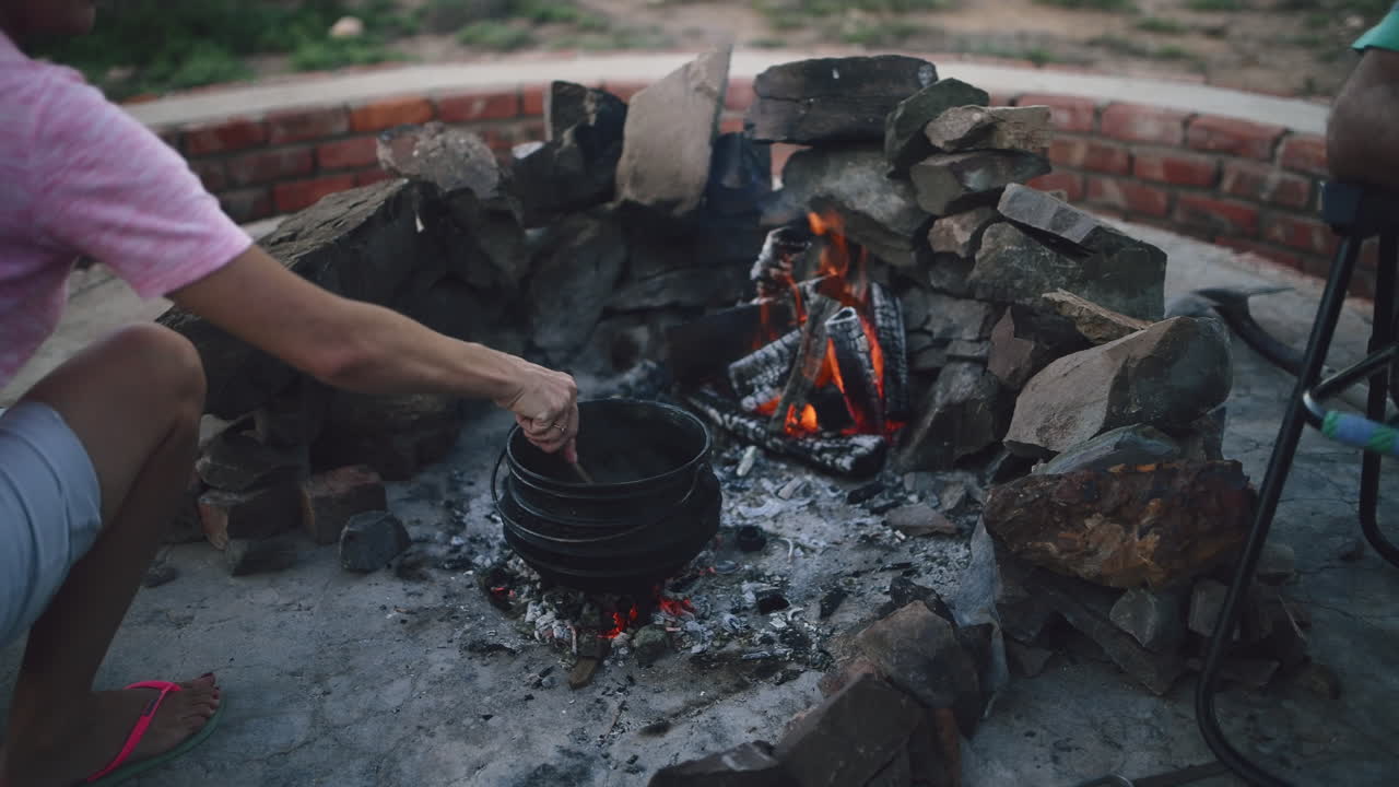 아무것도 좋은 오래된 potjiekos처럼 남아프리카를 말하지 않습니다
