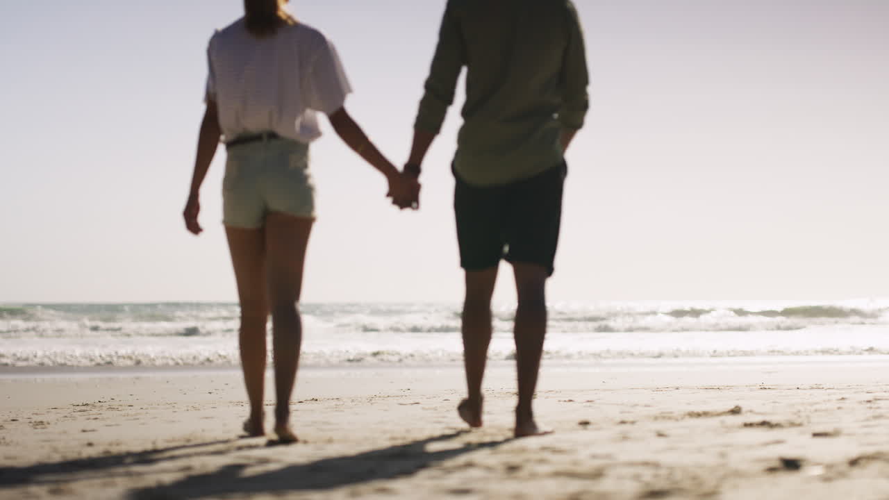 함께 하루를 보내는 알아보기 힘든 커플