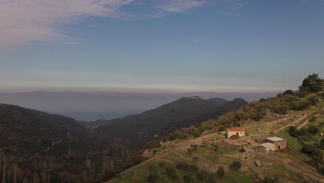 Scenic-Valley-Farm-Houses-Lesbos,-Grecia-Antena