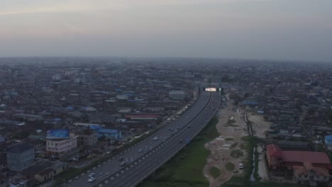 ciudad al anochecer nigeria drone 09