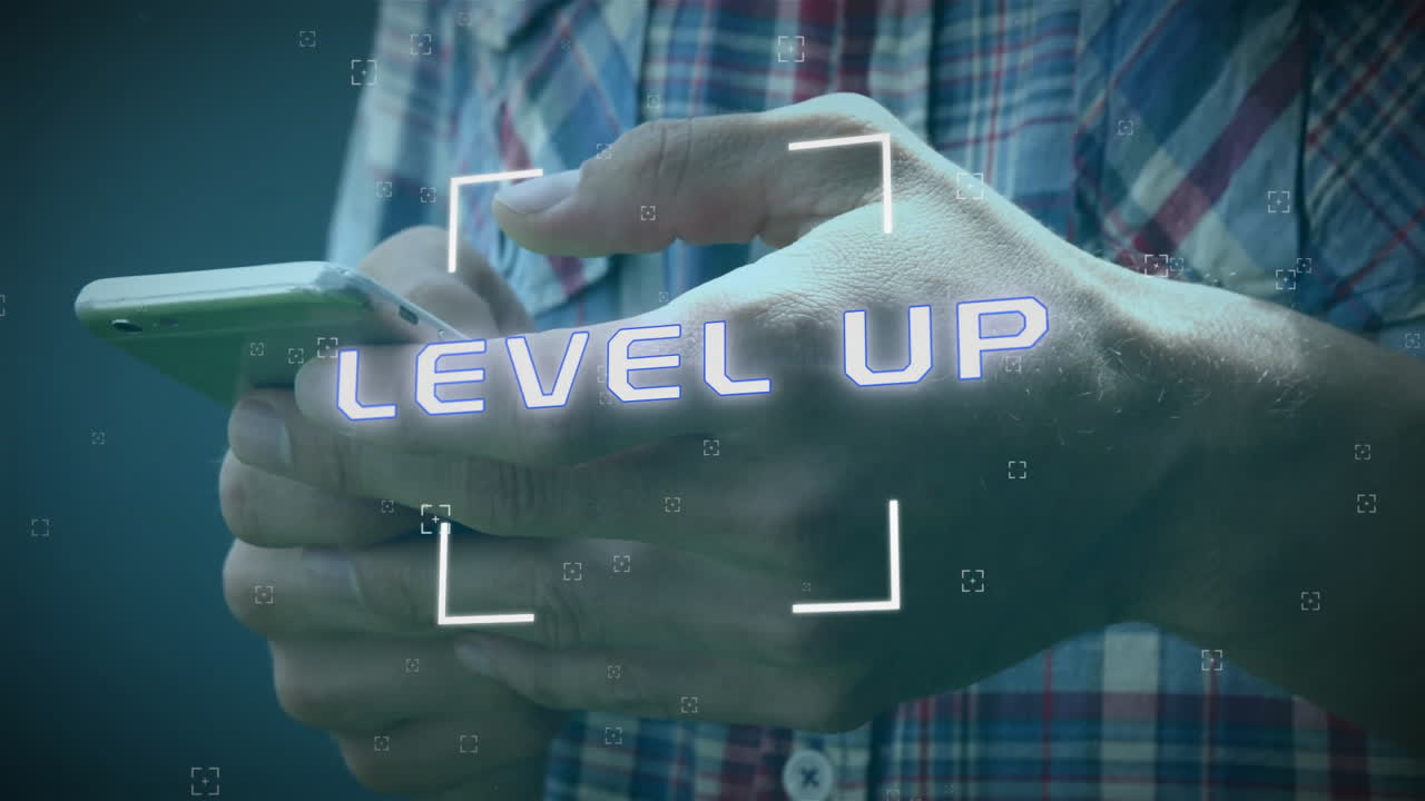 스마트폰을 사용하는 백인 남성에 대한 텍스트 및 데이터 처리의 레벨 업 애니메이션