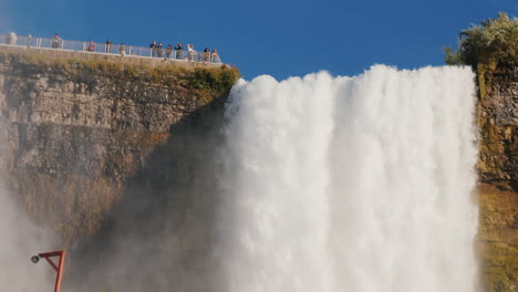 tourists observe niagara falls