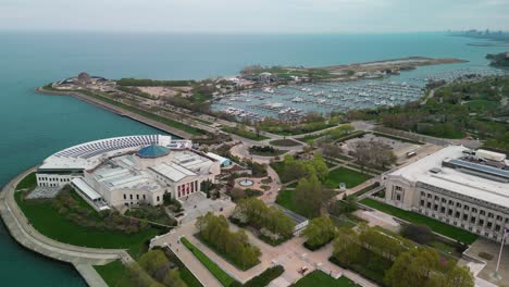 Aerial-of-Shedd-Aquarium,-Adler-Planetarium-and-Field-Museum,-Chicago