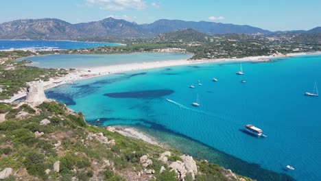 escursione in barca alla spiaggia di porto giunco a villasimius, sardegna, italia - antenna 4k