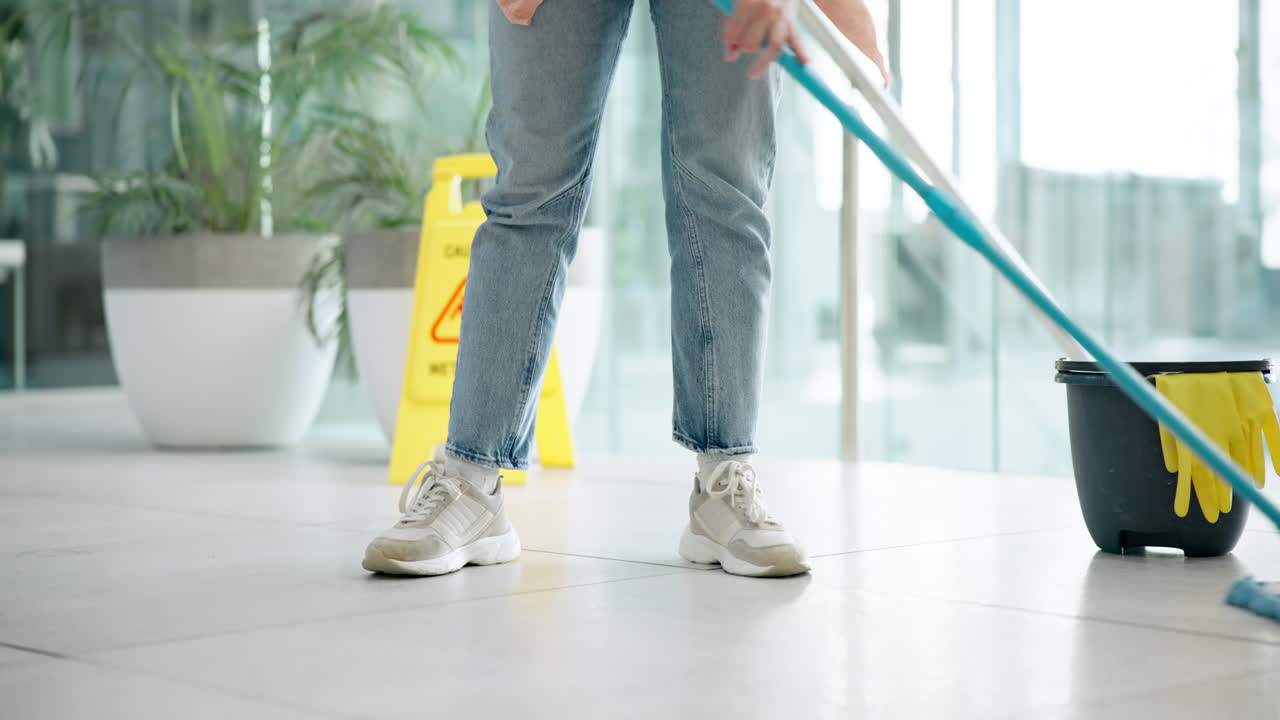 청소, 집 관리자 및 사무실 바닥의