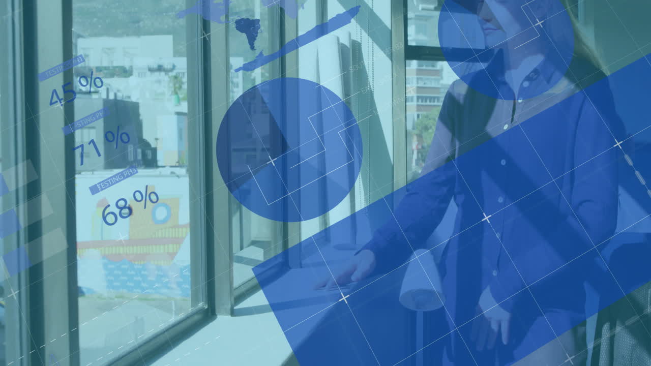 사무실 창문으로 바라보는 백인 사업가 여성에 대한 금융 데이터 처리의 애니메이션