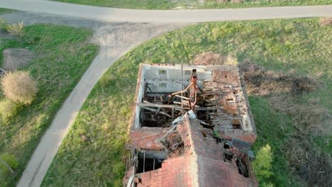 Ruinen,-Ein-Eingestürzter-Turm-Eines-Nebengebäudes