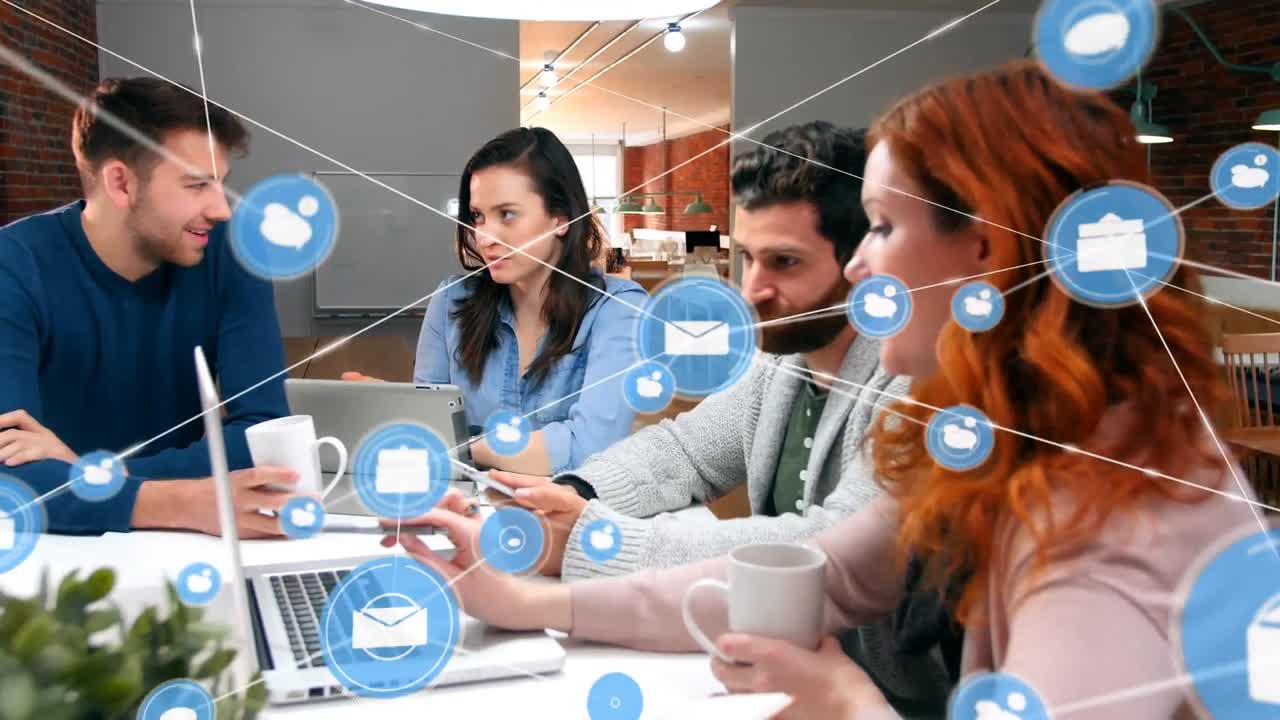 animación de una red de iconos digitales sobre diversos colegas masculinos y femeninos discutiendo en la oficina