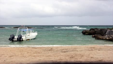 Anchored-boat-on-the-beach