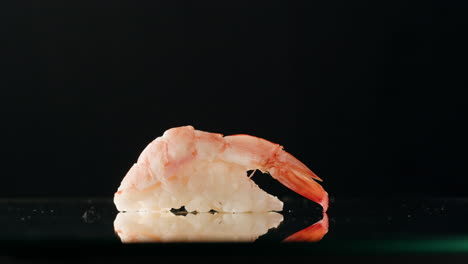 사시미 접시, 일본식 레스토랑, 현대 카페에서 신선한 과 연어 조각, 전통 음식, 생선 은 물고기 요리, 오메가 3