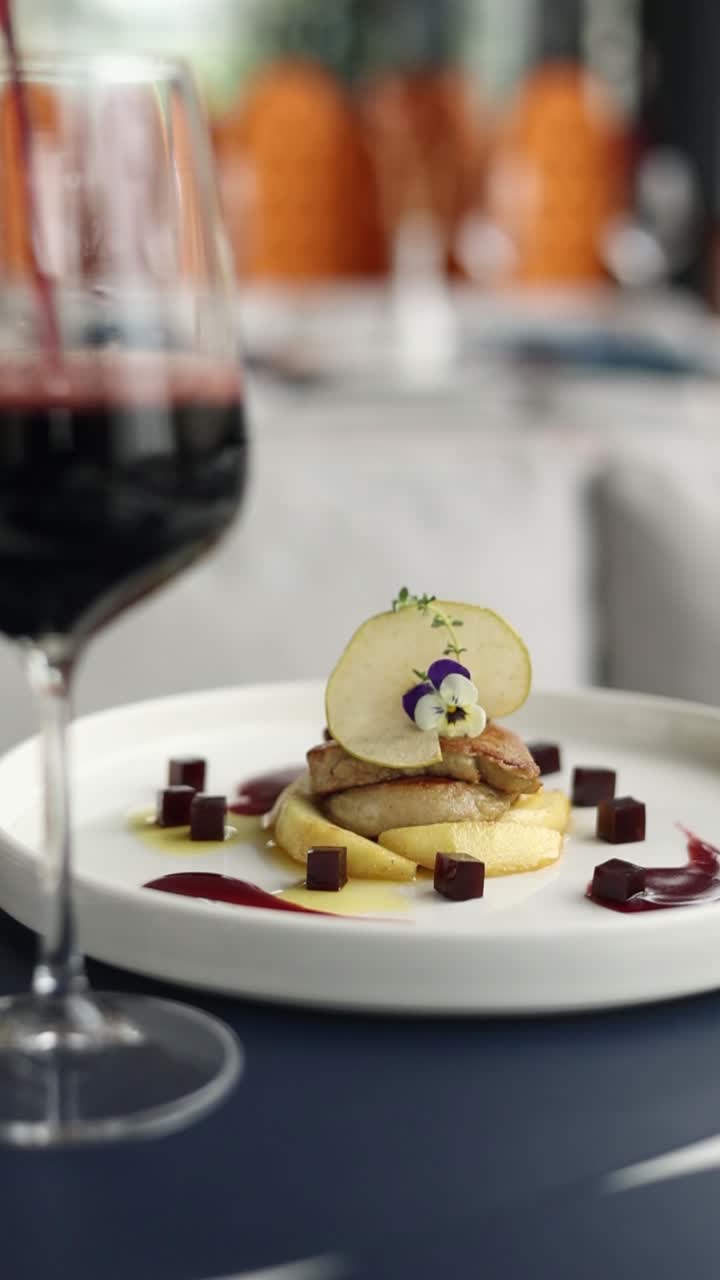 foie gras con pera y vino tinto