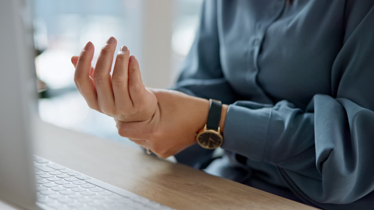 컴퓨터, 통증 및 사람의 손 타이핑 프로젝트