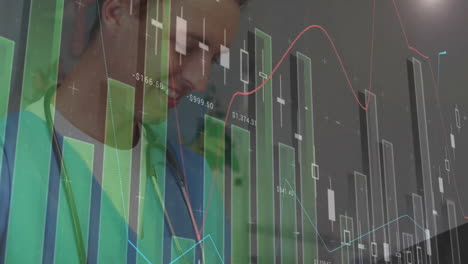 animación del procesamiento de datos financieros sobre un médico caucásico