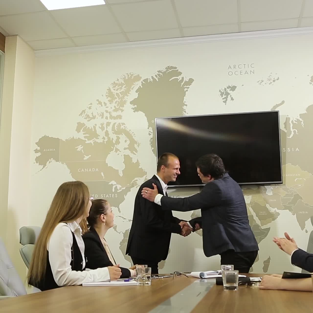 reunión de la junta en una oficina moderna