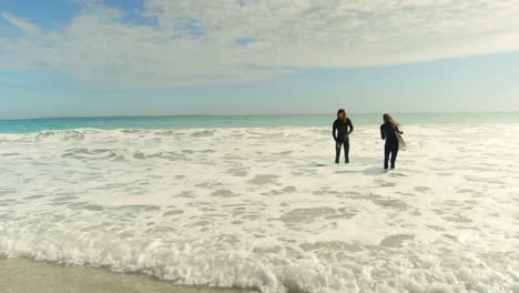 Couple-having-fun-on-the-sea-4k