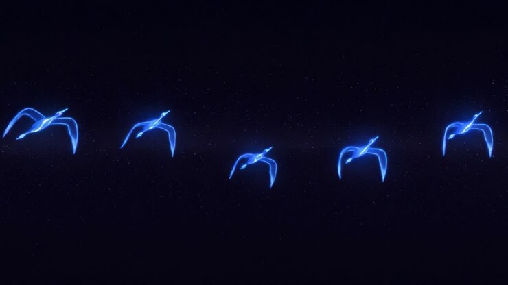 Uno spettacolo ipnotizzante di eterei uccelli blu in formazione che si librano in un cielo notturno stellato, catturando la bellezza della natura attraverso un'esperienza visiva onirica.