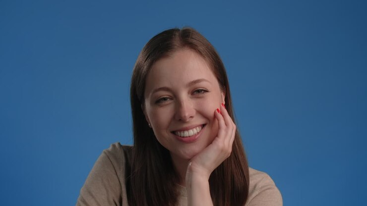 笑顔の女性の肖像画