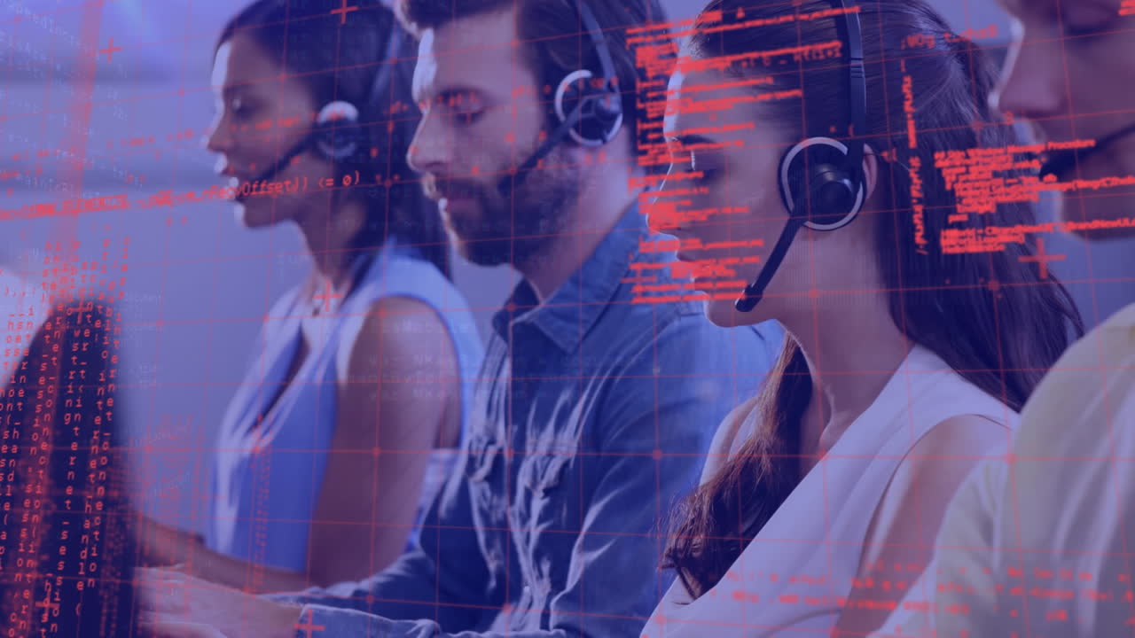 animación del procesamiento de datos sobre diversas personas de negocios que usan auriculares telefónicos