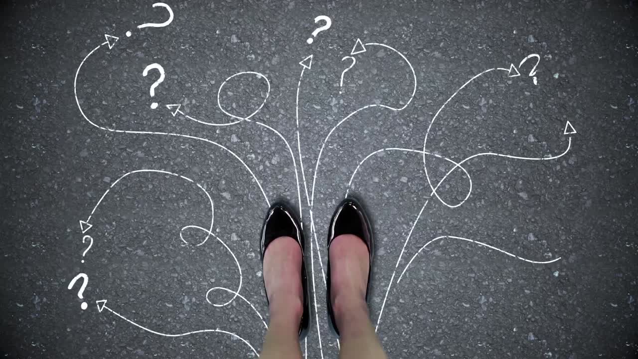 화살에 대항하는 사업가 여성의 복합 비디오