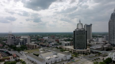 Downtown-Mobile,-Alabama-skyline-with-drone-video-moving-left-to-right-showing-traffic