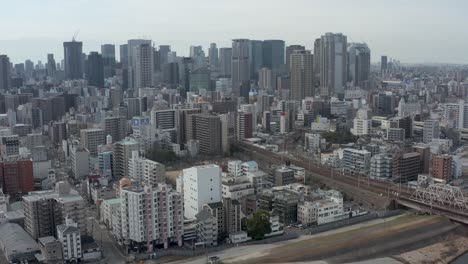 toma aérea de establecimiento de osaka japón