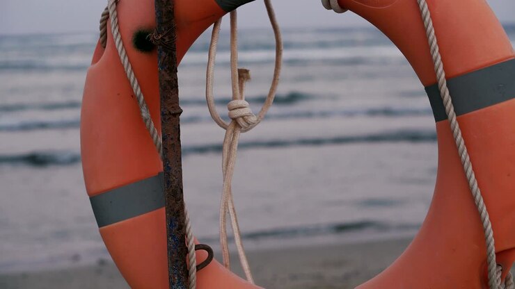 Salvagente. Salvagente sullo sfondo marino