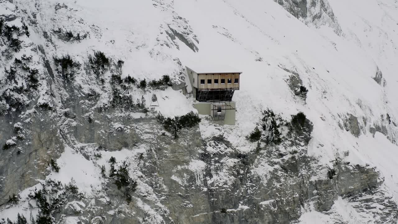 vista aérea de drones del nevado grindelwald y el eiger en el hermoso paisaje montañoso suizo
