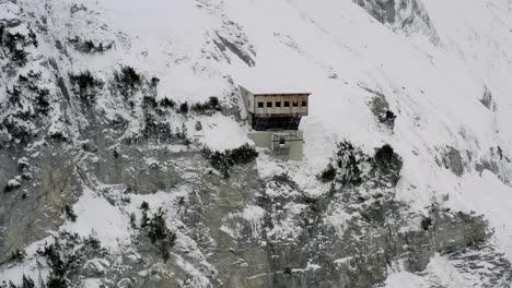 vista aérea de drones del nevado grindelwald y el eiger en el hermoso paisaje montañoso suizo