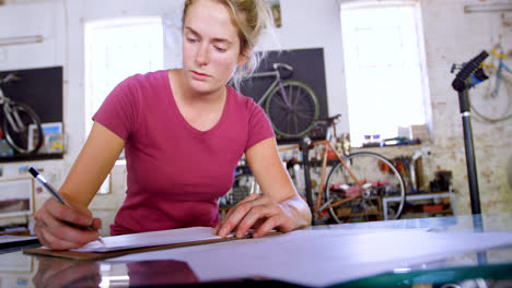 woman drawing a sketch at workshop 4k