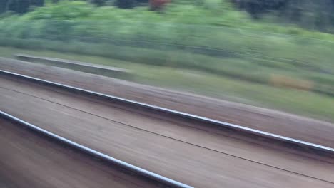 vías de tren rápido, vista desde la ventana