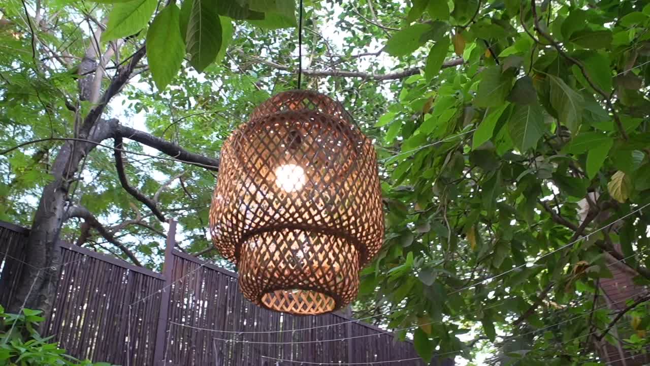 수공예 둥근 대나무 나무에 매달린 램프 360d 뷰