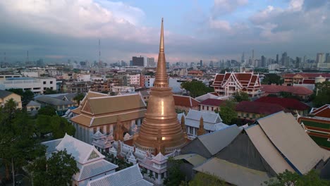 Tempel-Mit-Goldenem-Dach