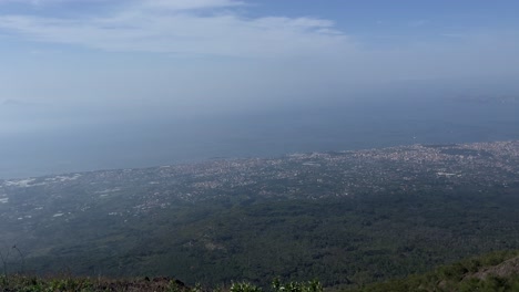 Overlook-of-Pompeii-and-Naples,-Italy