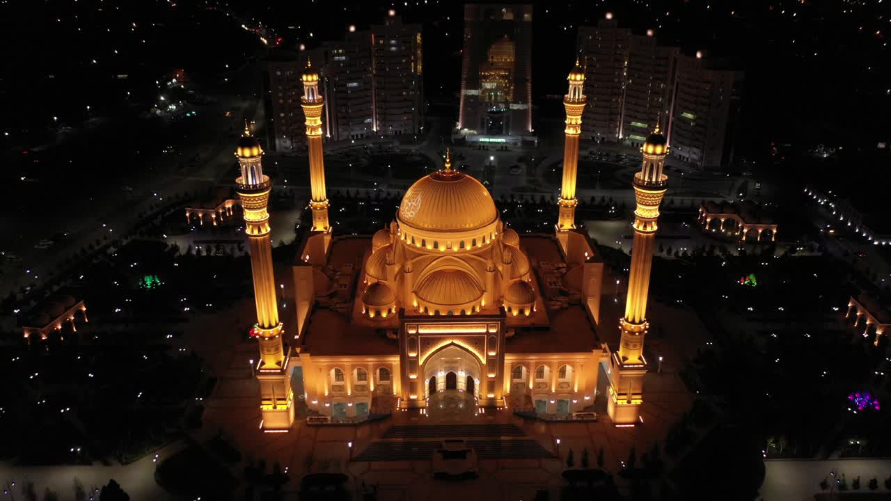 la mezquita del orgullo de los musulmanes que lleva el nombre del profeta mahoma en la ciudad de shali, la mezquita más grande de europa.