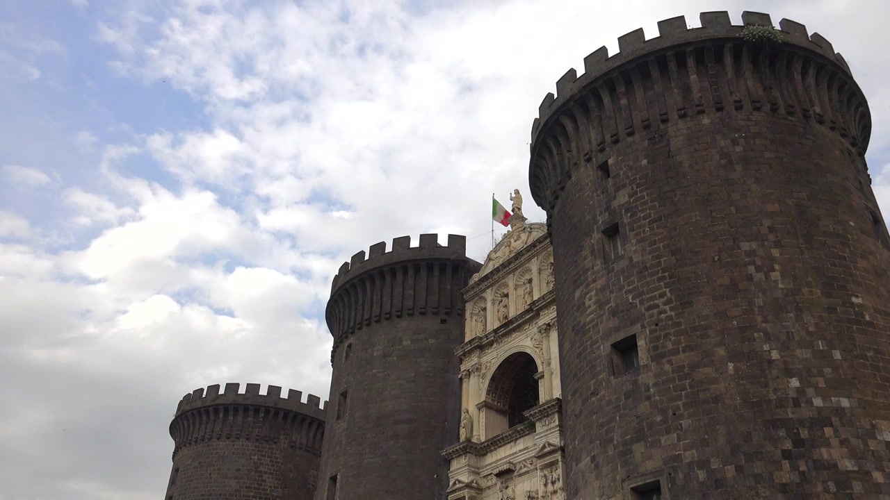 Fortezza medievale Castel Nuovo a Napoli, Italia