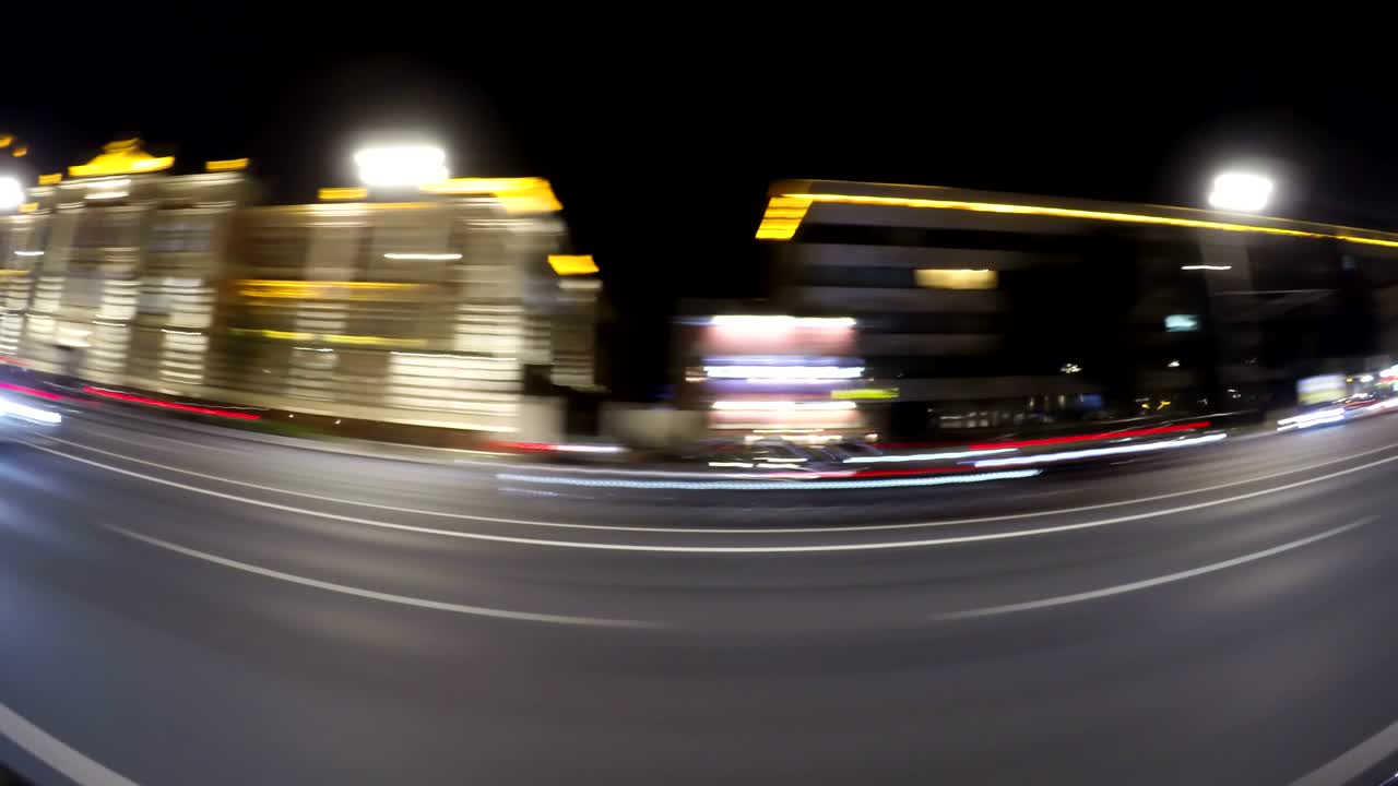 viaje rápido por la ciudad noche carretera timelapse vista lateral loopable