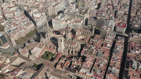 Blick-Aus-Der-Vogelperspektive-Auf-Die-Historische-Kathedrale-Von-Barcelona.-Großes-Religiöses-Gebäude-Im-Stadtzentrum.-Barcelona,-Spanien