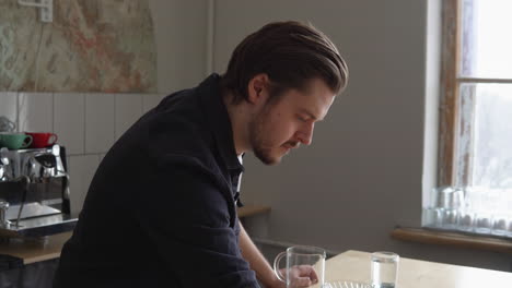 barista preparing coffee