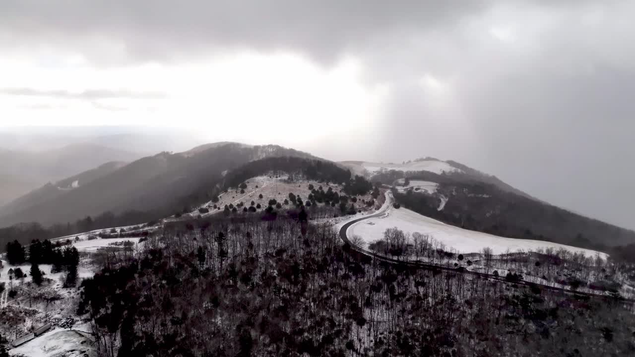 폭풍우 구름과 겨울 날씨의 aerial boone & blowing rock, nc, 노스 캐롤라이나