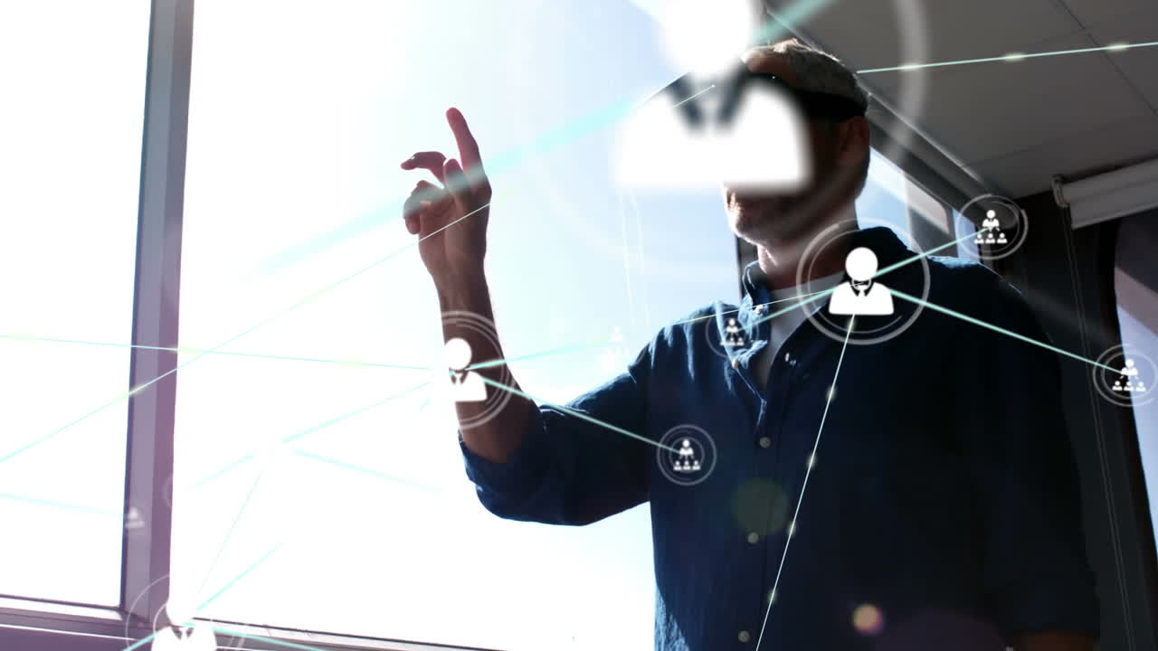 animación de redes de conexiones y hombre de negocios con teléfono vr auricular