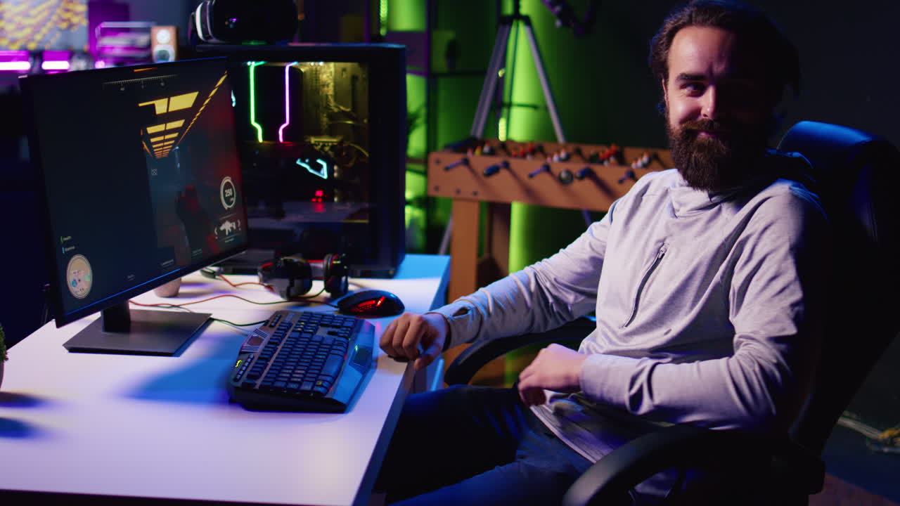 pvp 온라인 멀티 플레이어 게임에서 경쟁하는 웃는 게이머