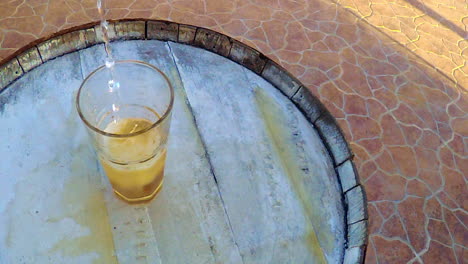 boisson d'été pendant la cuisson du barbecue