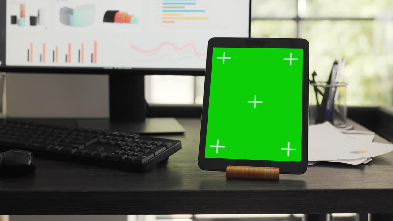 Workstation with greenscreen on tablet