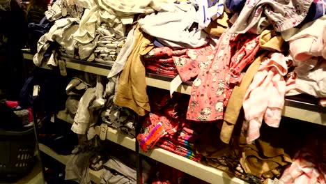 compras en europa. la elección de bienes en el punto de venta. descuentos en las tiendas de europa.