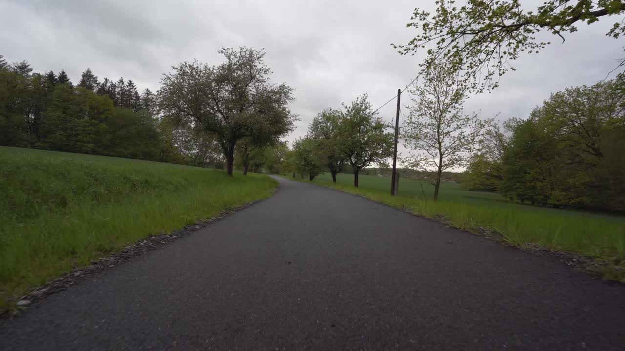 시골 길을 타고