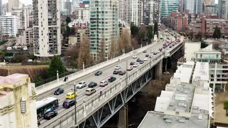 Trucker-Konvoi-Kämpft-In-Der-Innenstadt-Von-Vancouver,-Kanada,-Gegen-Die-Regierung-Gegen-Covid-19-Impfvorschriften