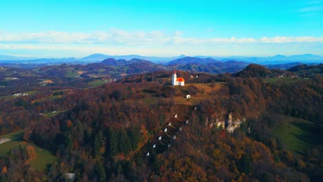 las imágenes aéreas de drones 4k muestran la iglesia de st.