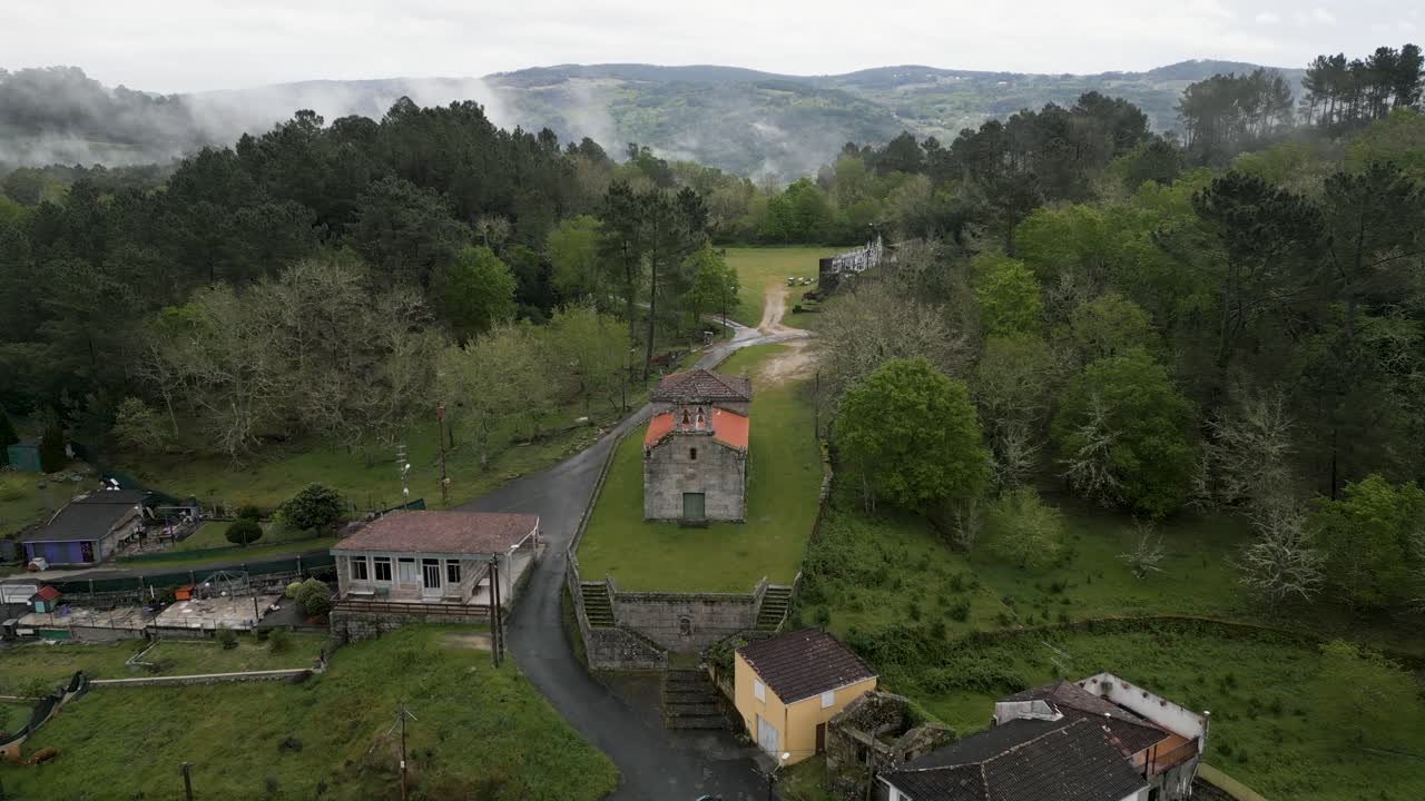 iglesia de san amaro das regadas, beade, ourense, españa - desde el aire