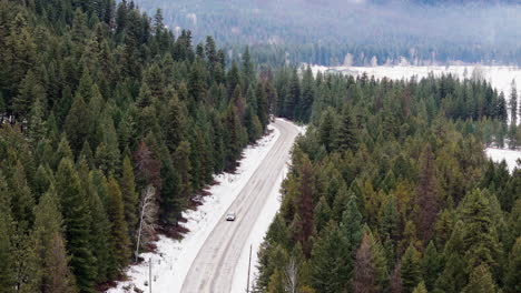 Bajo-El-Cielo-Invernal:-Viaje-Por-La-Autopista-Kelowna-Rock-Creek